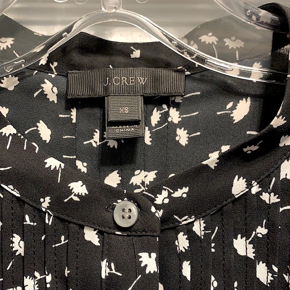 (SOLD)J.CREW Tie-Sleeve Top With Pintucks In Daisy Floral - Picture 6 of 8